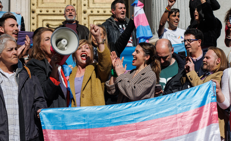 Los españoles de más de 16 años podrán modificar desde este jueves su sexo en el Registro Civil sin ningún requisito