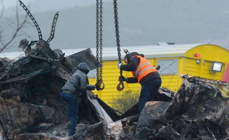 Los forenses elevan a 57 los muertos por el choque de trenes en Grecia