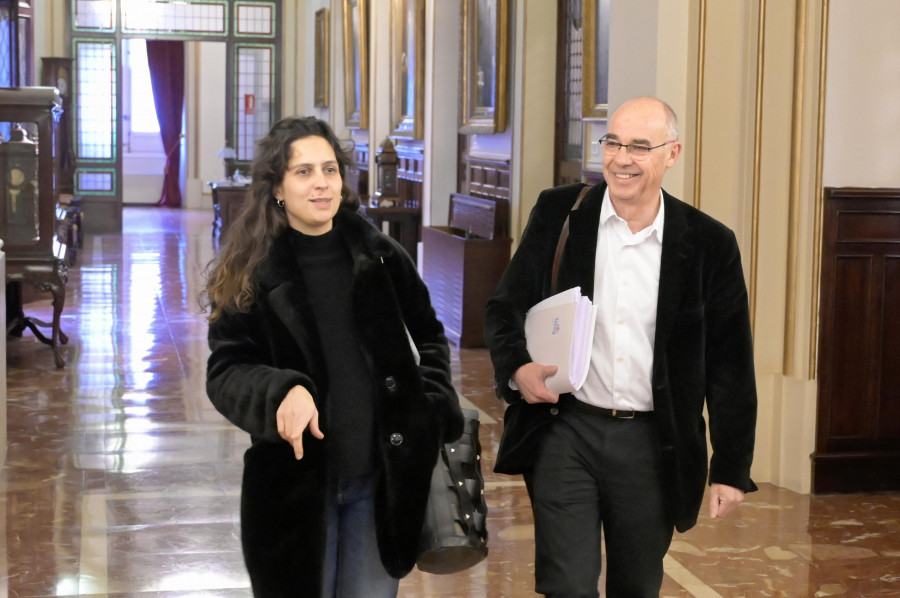 El PSOE y el PP tumban la moción para limitar los pisos turísticos en A Coruña