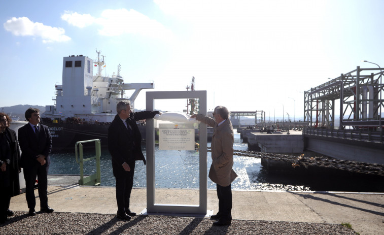 El crudo corre ya desde Langosteira a la refinería de Repsol tal como se proyectó hace nueve años