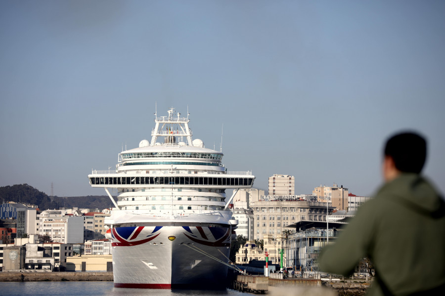 Primer crucero en A Coruña después de más de un mes sin escalas