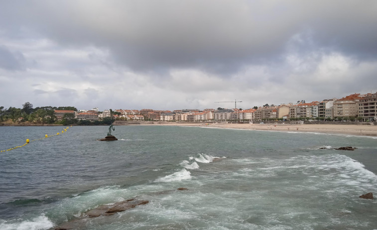 Rescatan con hipotermia a un hombre tras caerse de su velero en Sanxenxo