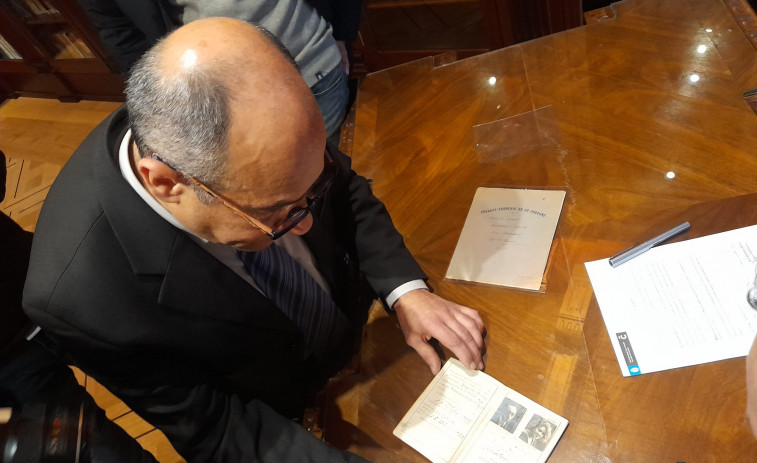 El Ateneo Republicano dona el pasaporte de la familia de María Casares a su casa museo