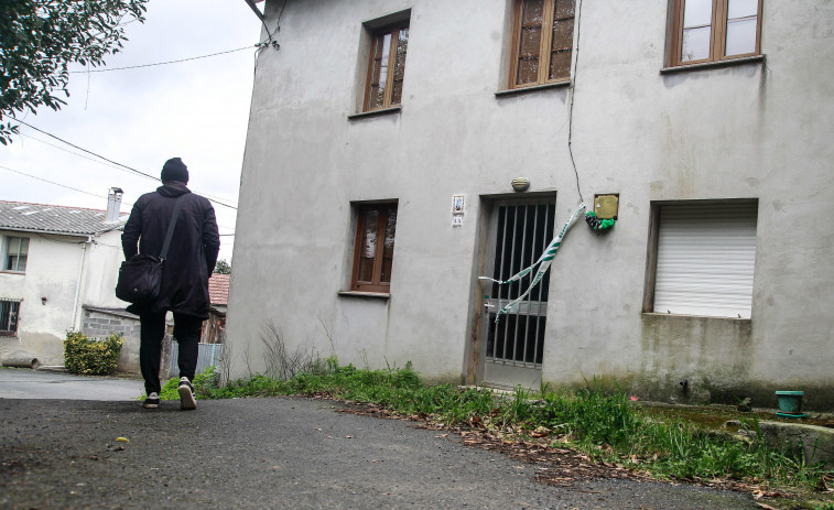 Detienen a una vecina de Velouzás, en Paderne, por la muerte violenta de su marido