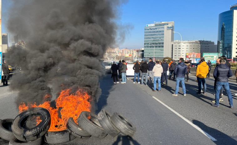 Extrabajadores de Alu Ibérica en A Coruña denuncian que aún no cobraron sus indemnizaciones