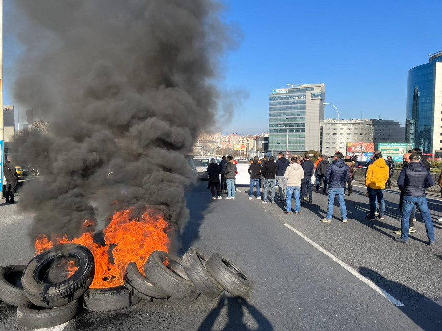 Extrabajadores de Alu Ibérica en A Coruña denuncian que aún no cobraron sus indemnizaciones
