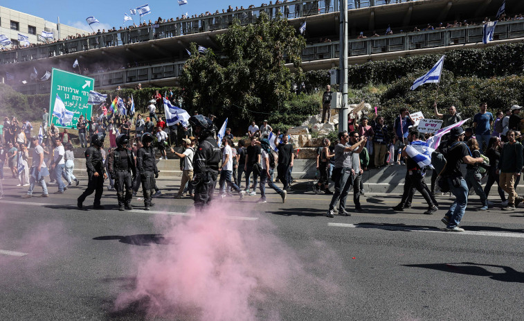 Miles de israelíes protestan contra reforma judicial