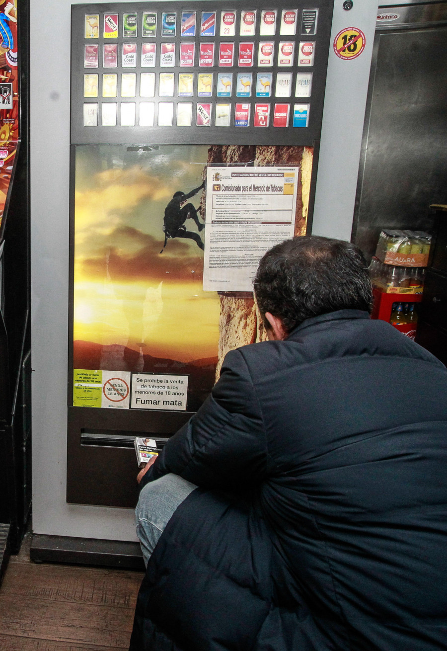 La hostelería de A Coruña dice adiós a las máquinas de tabaco debido a la baja rentabilidad y a la normativa vigente