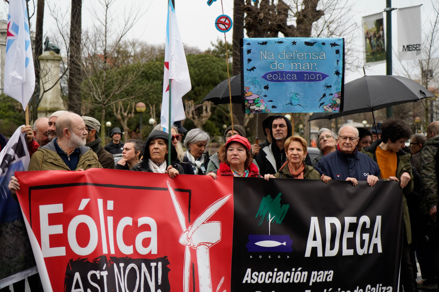 El sector pesquero se concentra en A Coruña en contra de la eólica marina