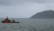 El petrolero que navegaba frente a la costa gallega por una avería será remolcado al puerto de Vigo