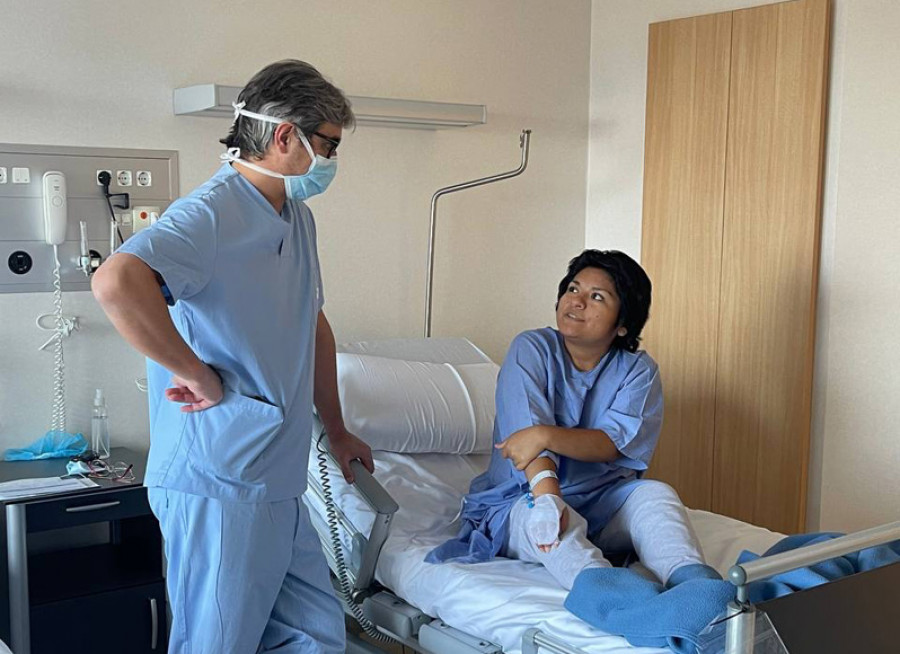 Una peruana embarazada y con un tumor, debut de la fundación del médico coruñés Diego González Rivas