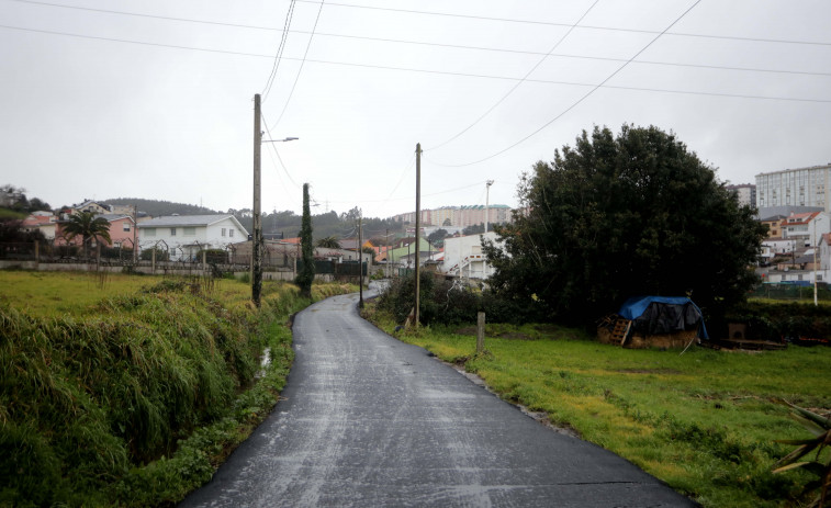Satisfacción entre los residentes en Feáns por el asfaltado  de la calle Muíños de Abaixo
