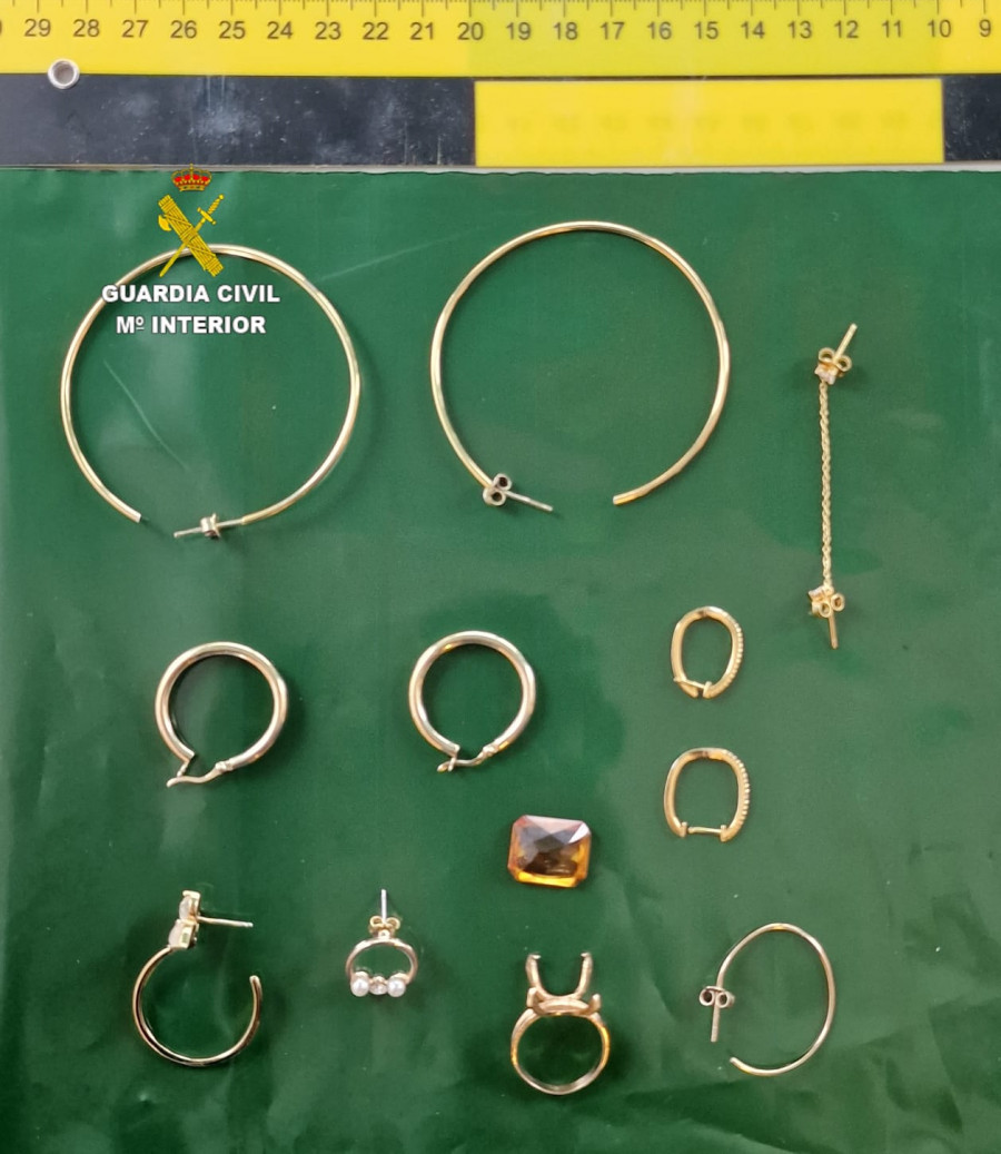 La Guardia Civil detiene a una mujer por robar joyas en una urbanización de Cambre