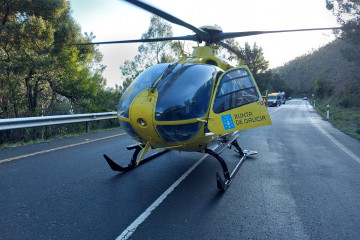 EuropaPress 4950702 helicoptero medicalizado 061 asistencia motorista herido muros carnota 17491794