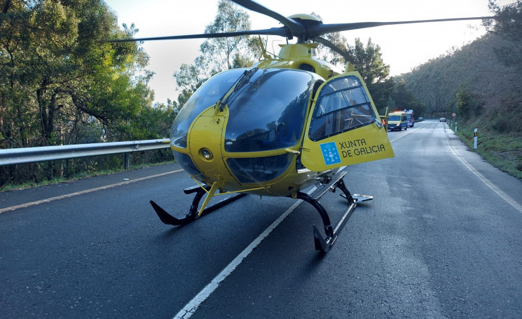 Trasladan en helicóptero a un joven de 18 años herido en un atropello en Curtis