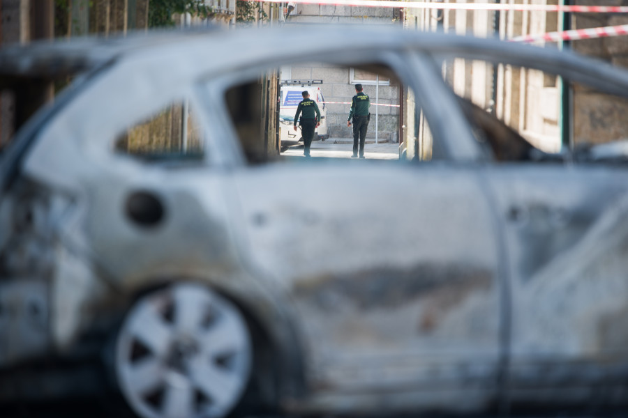 Prenden fuego a casi treinta coches en un acto vandálico en Tui