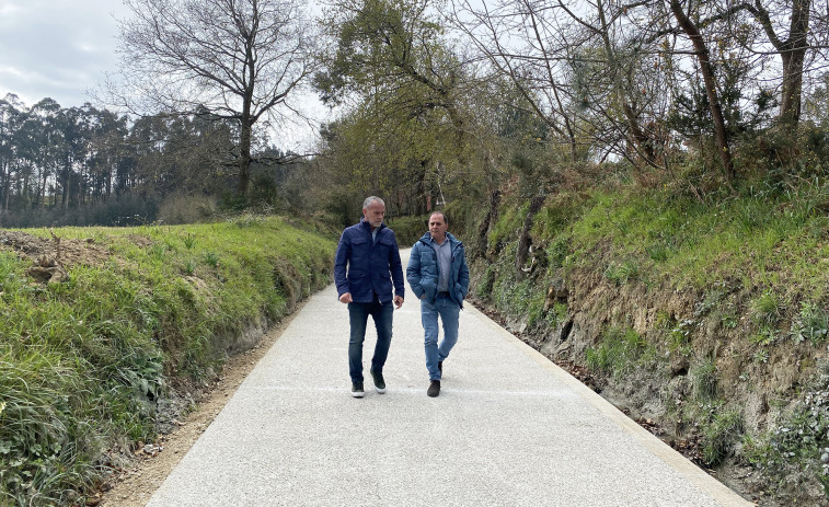 Cambre pone a punto un camino municipal por el que discurre el Camino Inglés