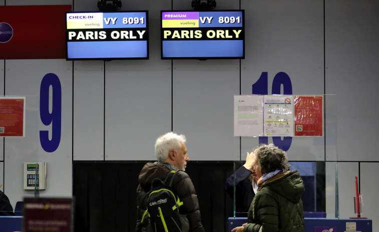 El aeropuerto de Alvedro dice adiós a la ruta a París