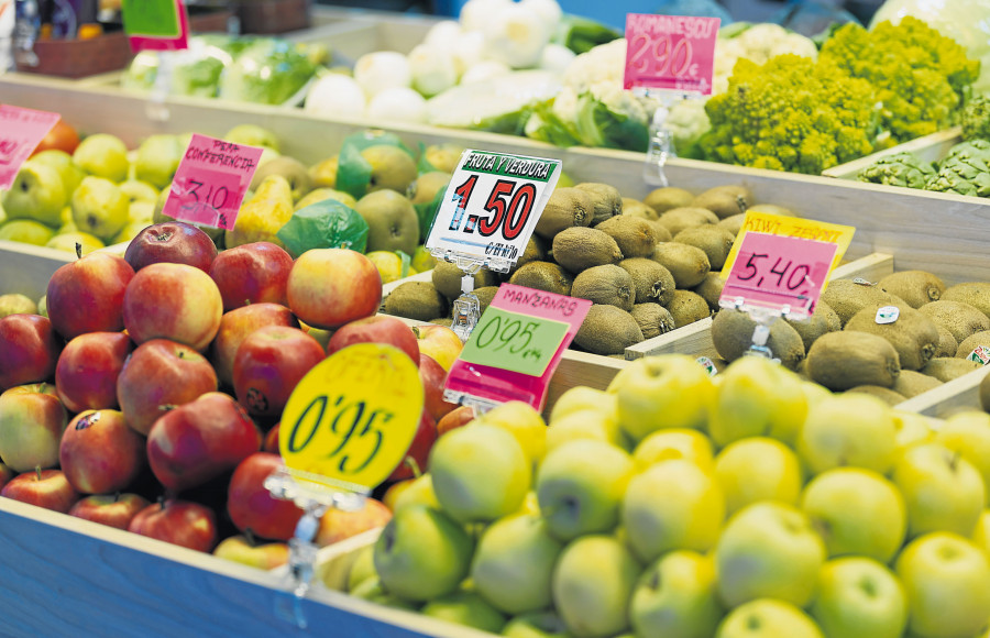 El Gobierno prorrogará la rebaja del IVA de los alimentos porque sus precios siguen siendo "altos"