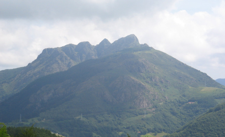 Rescatadas dos montañeras enriscadas en las Peñas de Aya