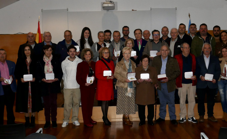 Coirós homenajea a los integrantes de todas las corporaciones de la era democrática