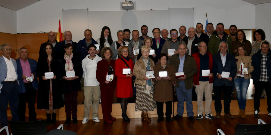 Coirós homenajea a los integrantes de todas las corporaciones de la era democrática