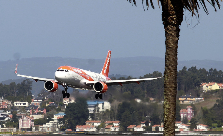 El aeropuerto de A Coruña supera en octubre la ansiada barrera del millón de pasajeros