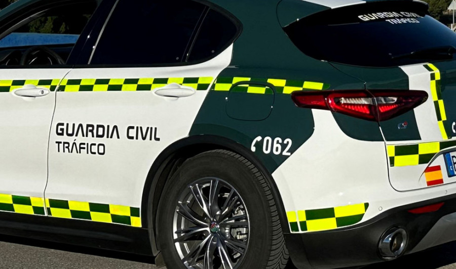Liberado un conductor tras salirse de la vía su coche en Monforte