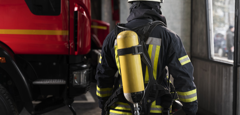 Arde un cobertizo con hierba seca en su interior por la caída de un rayo en Verín
