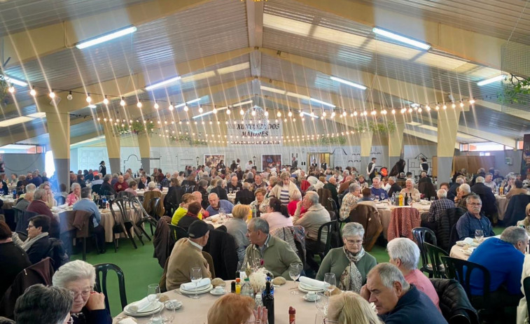 Cuatrocientas personas participan en la reunión de mayores de Curtis