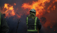 Desalojan varias aldeas por la cercanía del incendio de Lugo
