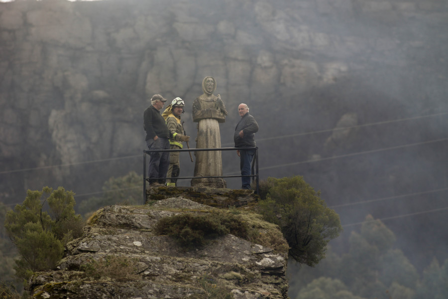 Desactivan la alerta por riesgo para las casas del incendio de Baleira