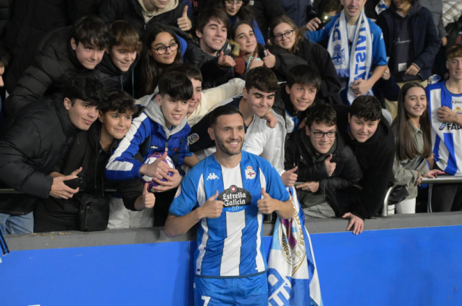 Lucas: "La deuda con la afición del Deportivo es tan grande que no sé si me llegarán los años de vida que me quedan a mí y a mis compañeros para devolvérsela"