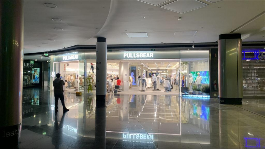 La renovada tienda de Pull&Bear en Marineda City abre hoy sus puertas