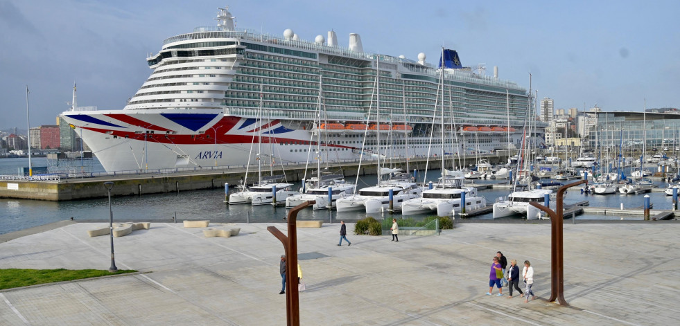Trece cruceros harán escala en el puerto de A Coruña el próximo mes