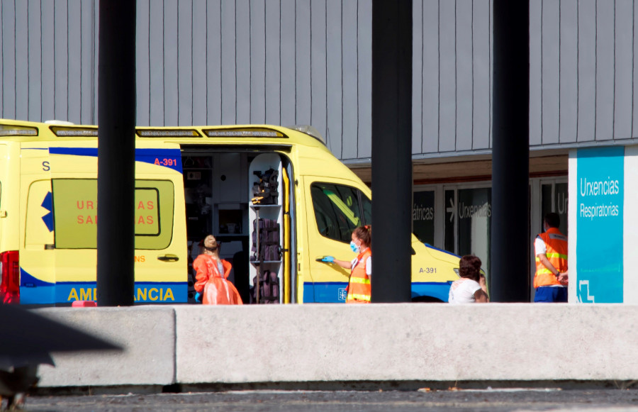 Un herido en un accidente entre un camión y dos turismos en Castro de Rei