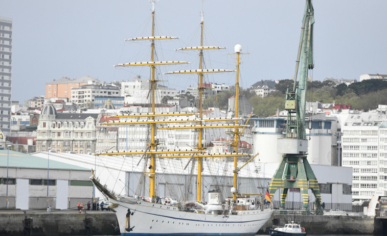 Atraca en el puerto de A Coruña el buque escuela alemán 'Gorch Fock'
