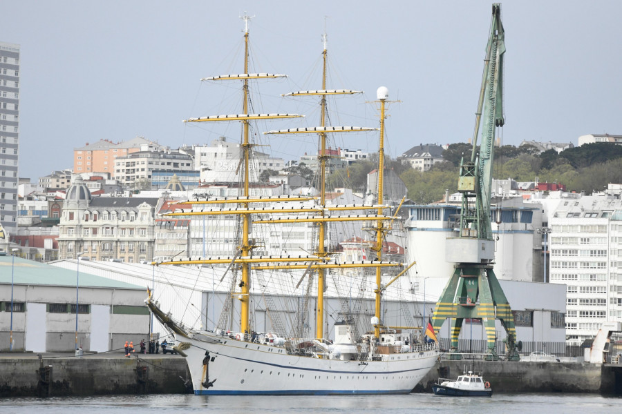 Atraca en el puerto de A Coruña el buque escuela alemán 'Gorch Fock'