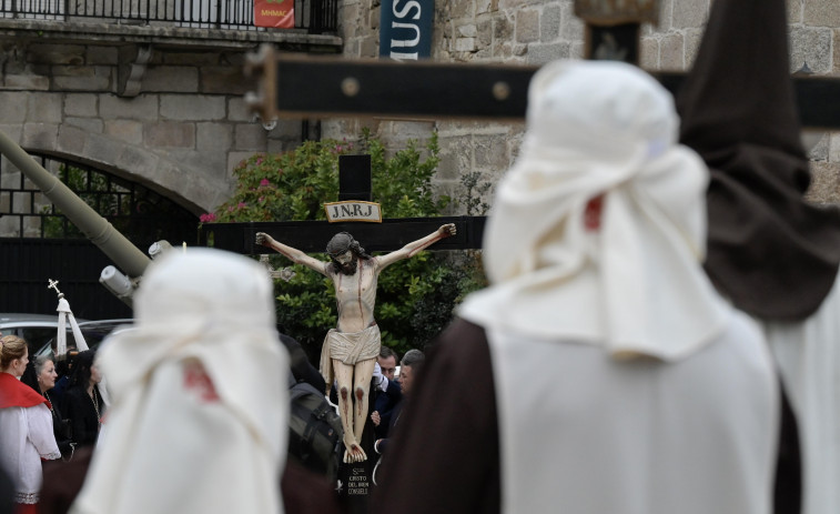 El Cristo de los Cuarenta Credos recorre la Ciudad Vieja ante una multitud de fieles