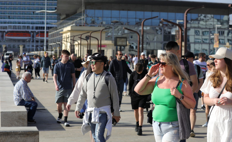 La llegada de 7.300 cruceristas, el buen tiempo y la Semana Santa impulsan la actividad de A Coruña