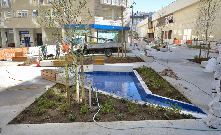 Llega a Alcalde Marchesi el pavimento azul que recordará el cauce soterrado del río Monelos