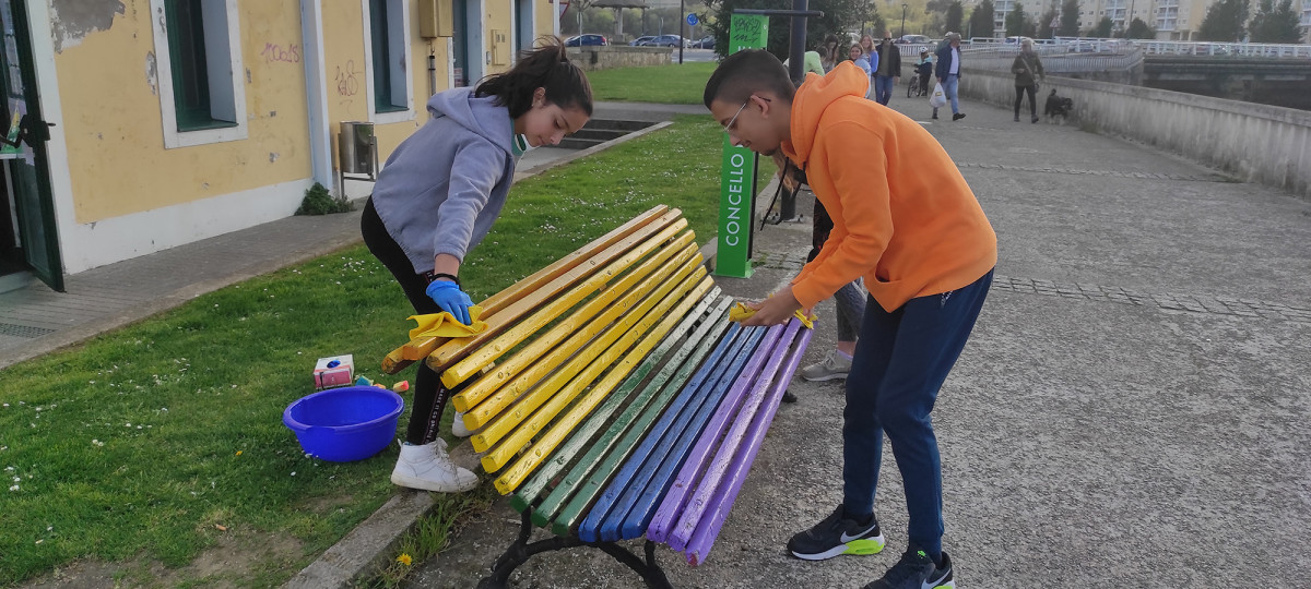 FOTO CAMBRE  Pintado bancos Casa Palmeiras 5