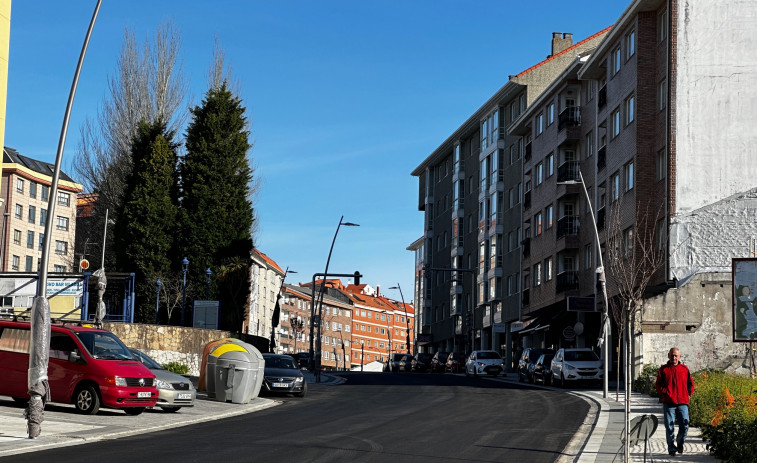 La nueva estética de Vilaboa empieza a distinguirse  tras asfaltar toda la avenida
