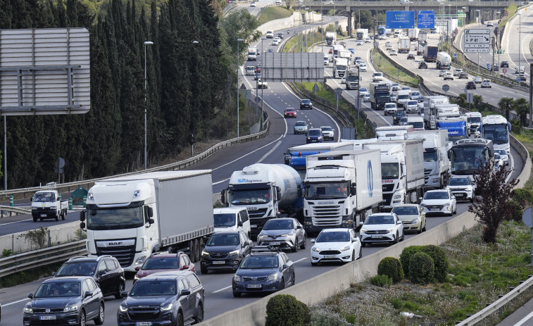 Colas de hasta 13 kilómetros al inicio de la operación de salida en Cataluña