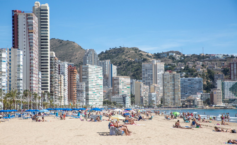 Detenido un hombre en Benidorm tras precipitarse su pareja desde el balcón