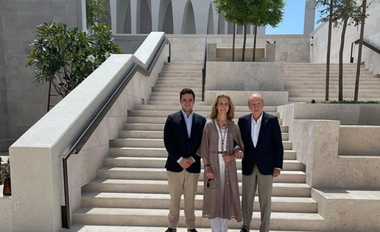 El rey Juan Carlos, la infanta Elena y Froilán, juntos en Abu Dabi este Domingo de Resurrección