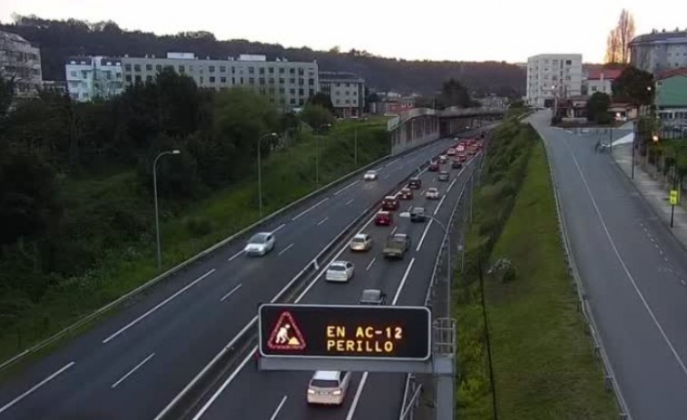 Un coche averiado en la AP-9 causa siete kilómetros de retenciones en la entrada a A Coruña