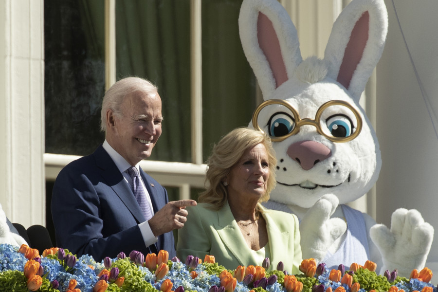 Los Biden buscan huevos de Pascua en la Casa Blanca con miles de niños