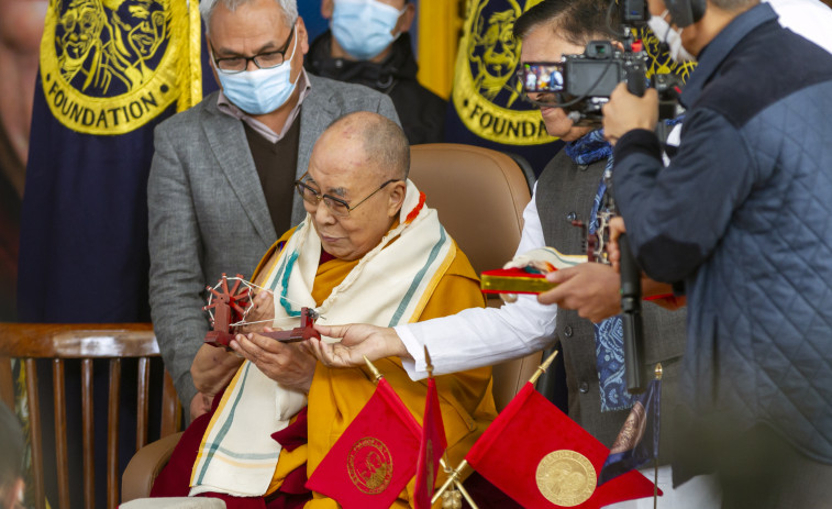 Cuatro escándalos que han sacudido la vida del Dalái Lama