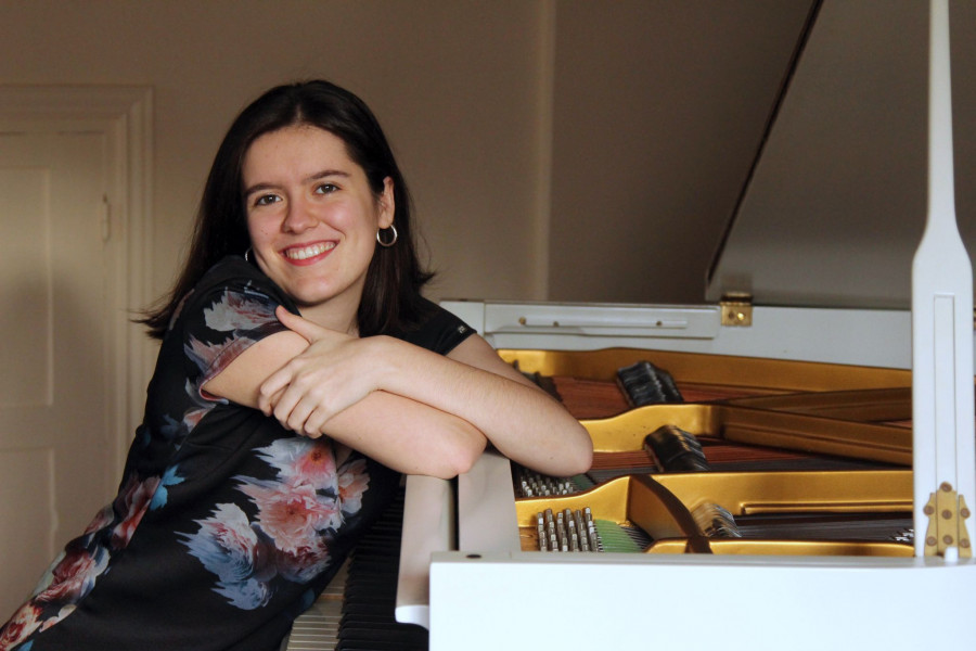 La pianista de Culleredo Cristina Bernal gana uno de los premios del concurso internacional Peregrinos Musicales
